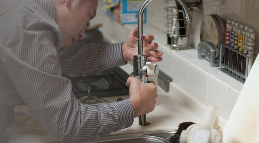 Expert burst pipe repair services in Leaf River, IL